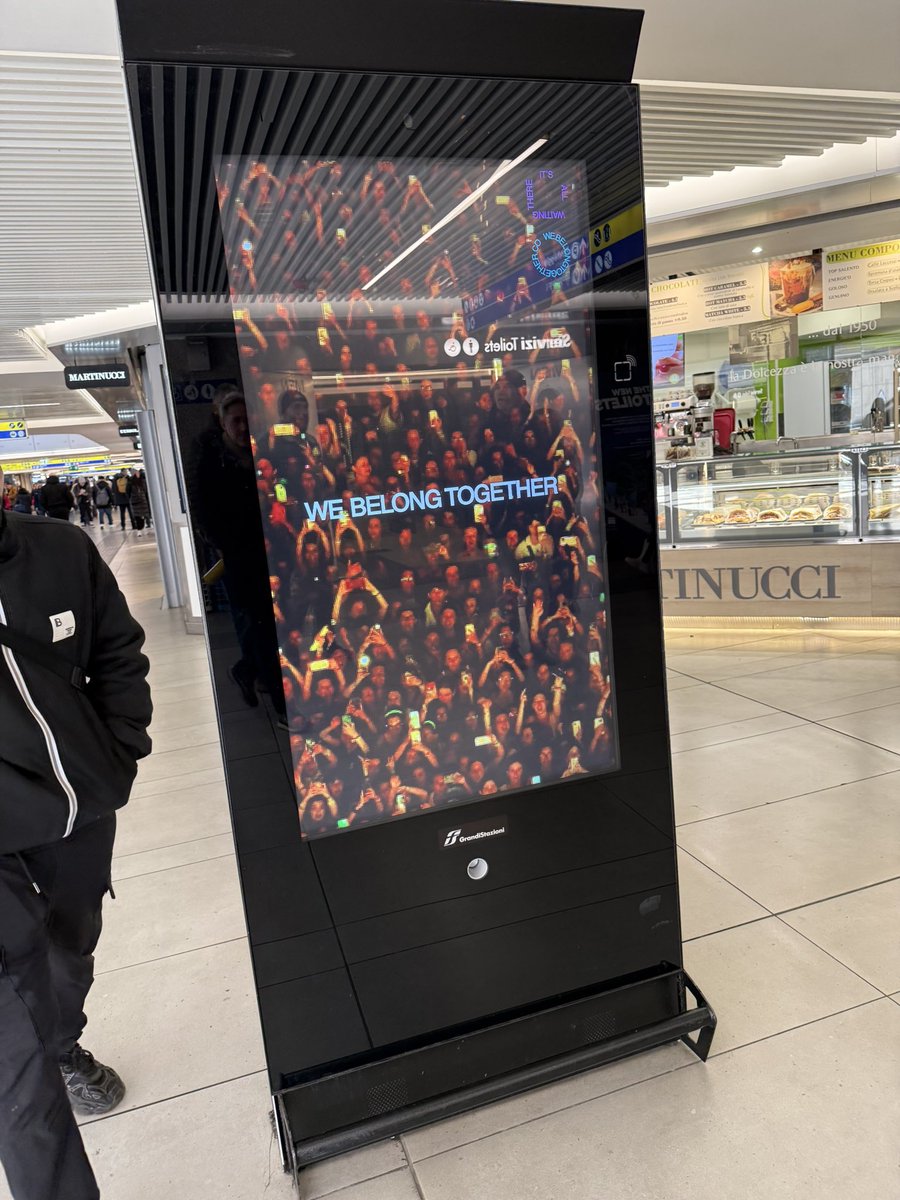 HLNewsBr's tweet image. 📸| MEU DEUS!!!

POSTERS DE WE BELONG TOGETHER SENDO VISTOS 

via owners