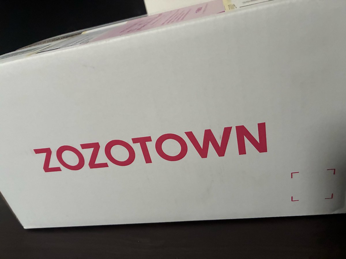 R781272's tweet photo. 白箱で届いた🌟
#ZOZOSALE箱CP https://t.co/XpEysnP23u