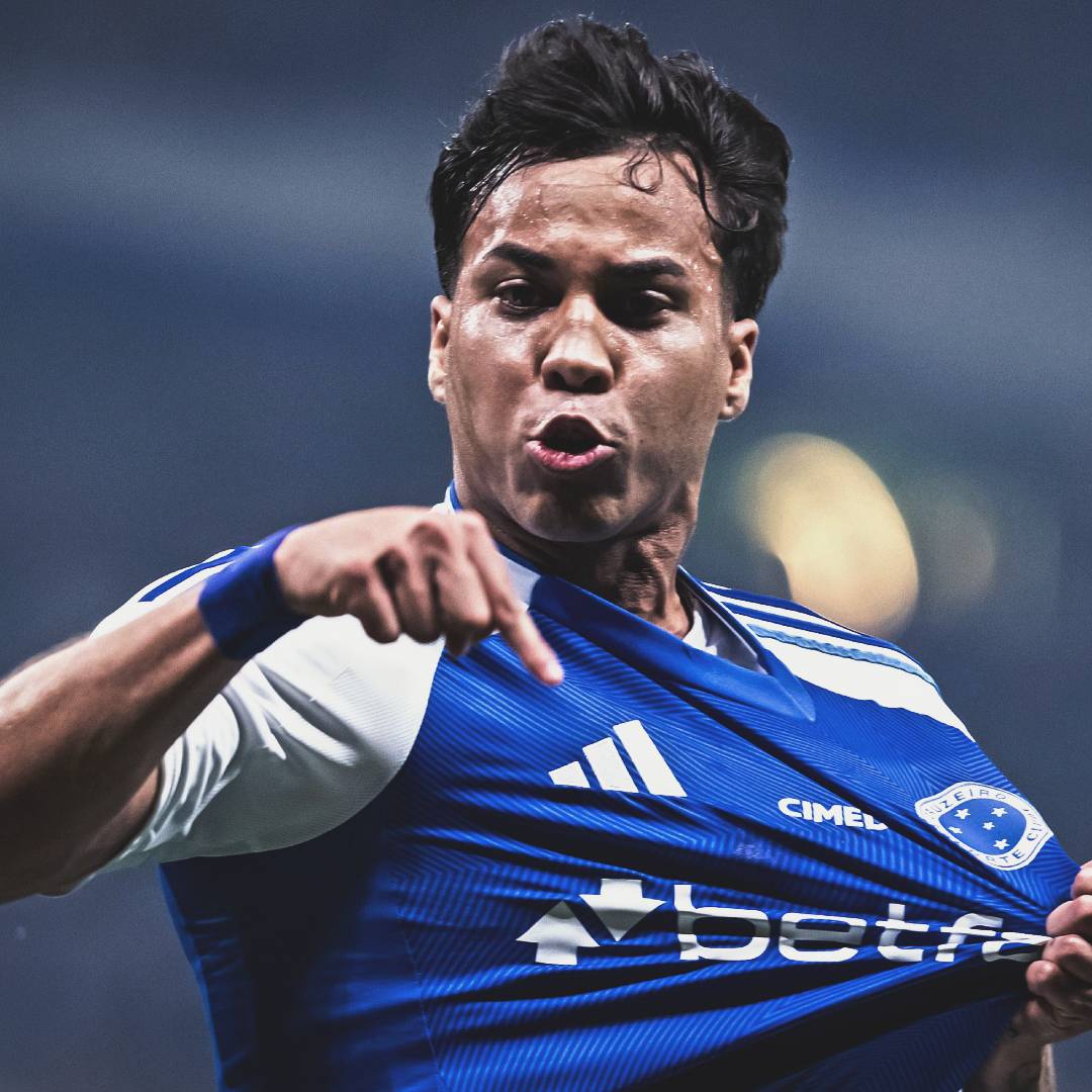 R10Score's tweet photo. Kaio Jorge entre todos os atacantes no Brasileirão 2025:

1° em gols marcados (21)
1° em assistências (8)
1° em participações em gols (29)
1° em finalizações (99)
1° em finalizações no gol (46)

Contrato renovado até 2030! 🦊⚽ https://t.co/8rs4NcBU8K