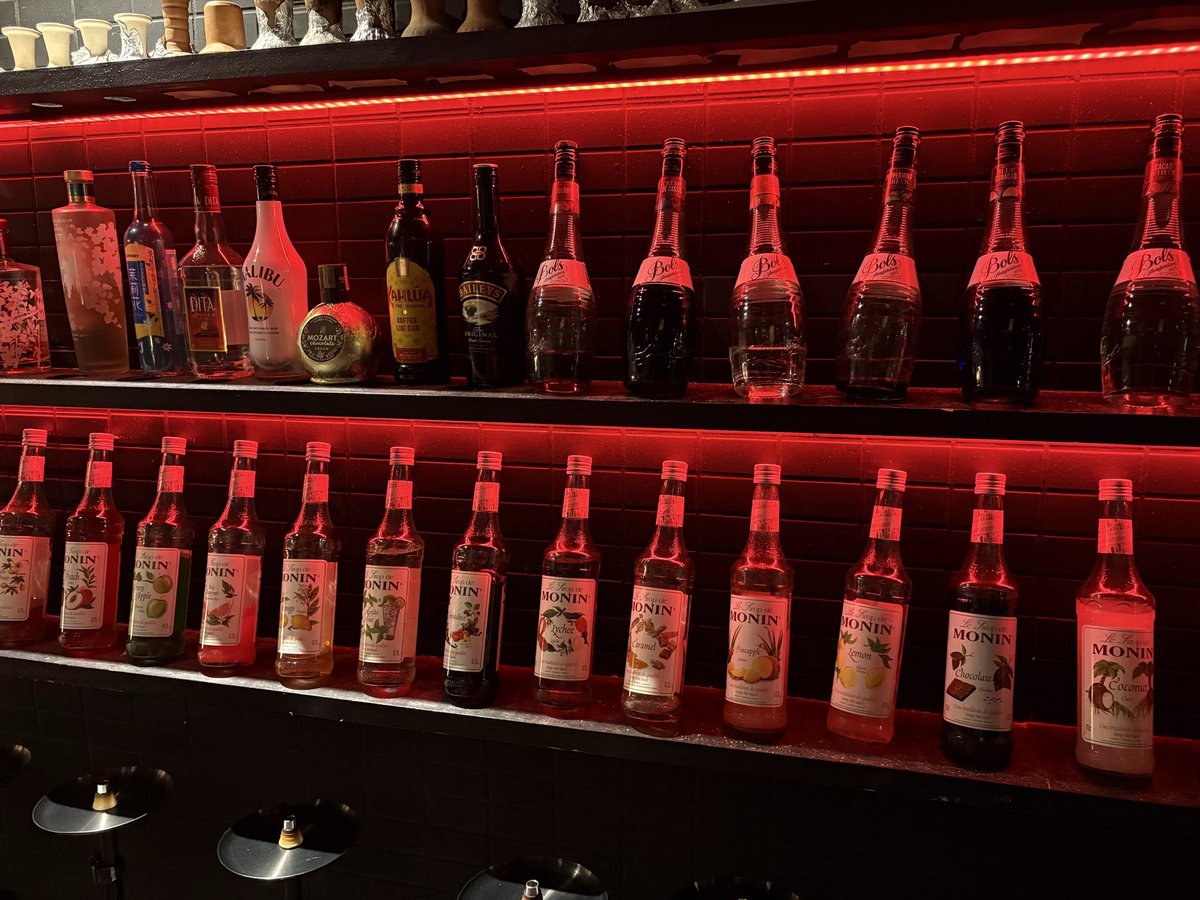 HEAT 名古屋栄店 夜も元気にOPENしております♪今日は祝日ですね◎
昨日の雪は大丈夫でしたか？？(>ㅿ<;;)
今日もとても寒い気温ですね…HEAT店内暖かくしております！！シーシャを吸って寛ぎませんか？？個室のご利用も承っております！本日もご来店お待ちしております！！