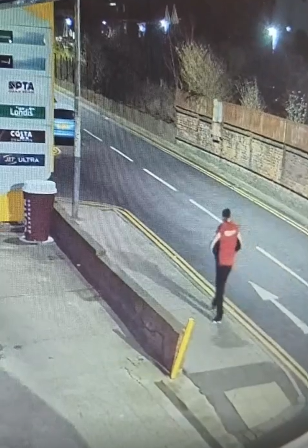 Officers are investigating an assault in #Folkestone that left a victim with a broken arm. Kent Police was called to Tram Road, Folkestone, at around 3.30am on New Year’s Day. 

Full details: kent.police.uk/news/kent/late…