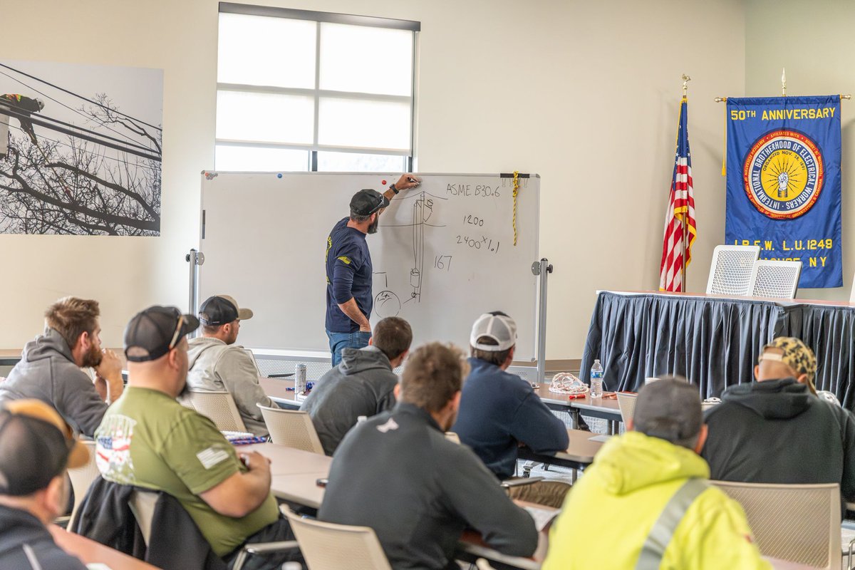 TimpsonTraining's tweet image. Experience counts, but training never stops. Every day brings new challenges and opportunities to grow. The more we learn, the more skilled and prepared we become! 💡  

#LinemenTraining #LinemanTraining #HandsOnLearning #SafetyTraining