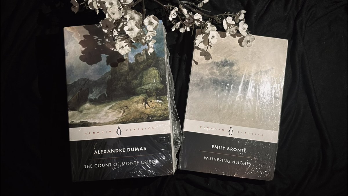 Soperuses's tweet image. Book haul. 🖤