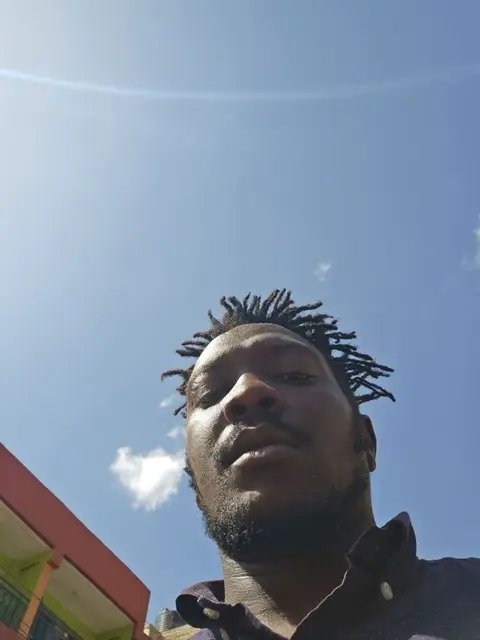 Ndio hawawezi wa simu wakiwa kwa bike, amejaribu kulock samsung ikatuma photos kwa gmail, chuma chake ki motoni