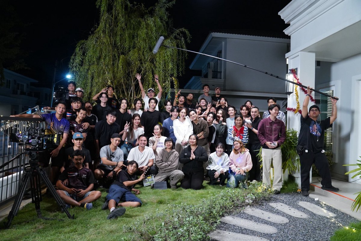 seatalayTH's tweet image. LAST EPISODE OF H2H 
#H2HseriesFinalEP
♡ #sea_ta_lay | @sea_ta_lay 

🙏🏻 ขอบคุณพี่นิว @aloneww  อีกครั้งพี่ๆทีมงานทั้งเบื้องหน้าและเบื้องหลัง ขอบคุณที่ร่วมสร้างซีรีส์เรื่องนี้ให้เป็นที่รักของทุกๆคน ขอบคุณที่ทำงานกันอย่างหนักนะคะ ขอบคุณที่ทำให้ซีรีส์เรื่องประสบความสำเร็จนะคะ 💙