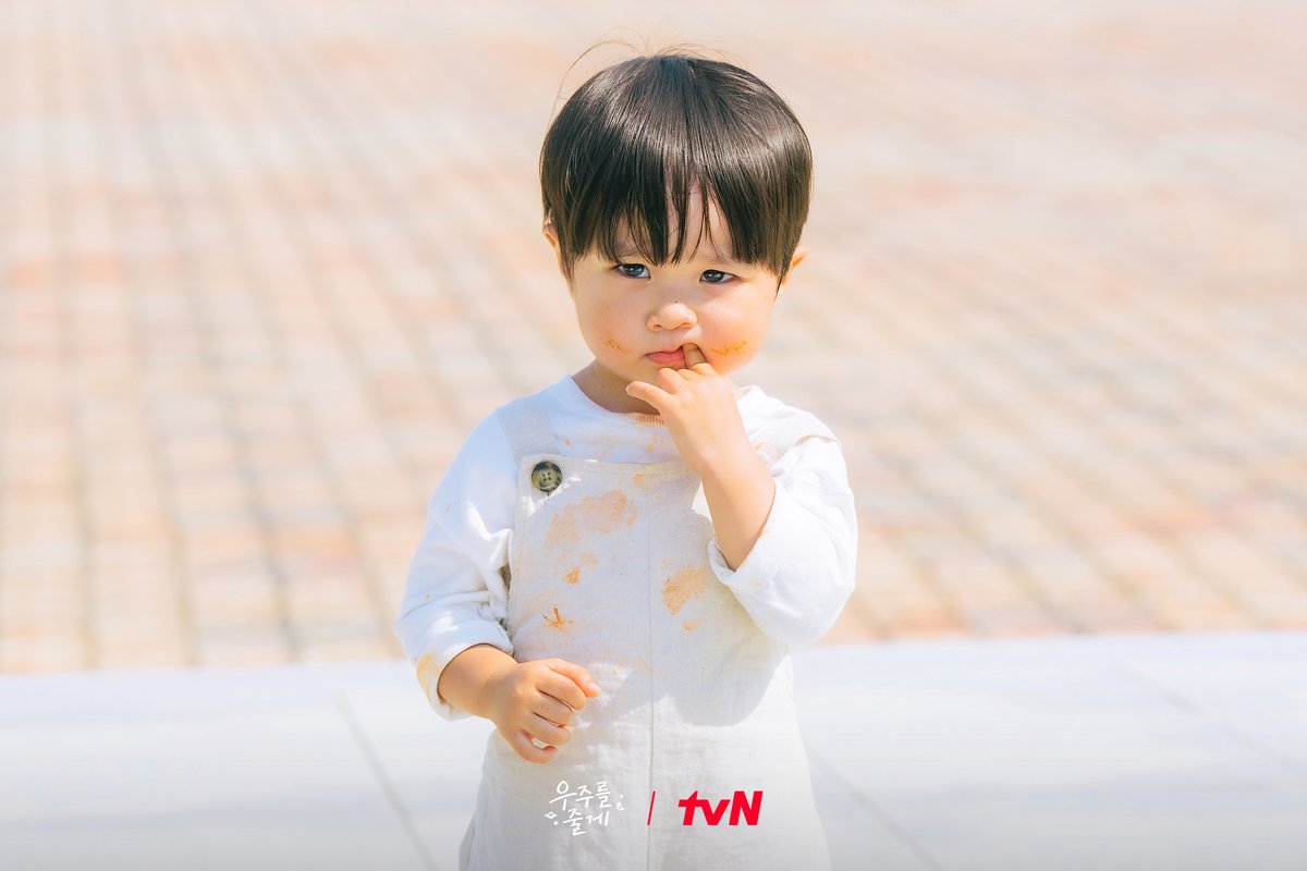 CJnDrama's tweet image. 길거리 커플 싸움? 커플 아닙니다!💢😤 
사돈 남녀의 현실 육아 전쟁💥
누가 꼬질꼬질 우주 좀 챙겨주세요💫

사돈 남녀 공동 육아 프로젝트 &amp;lt;우주를 줄게&amp;gt;
2/4 [수] 밤 10:40 첫 방송 | tvN

#tvN #우주를줄게 #OurUniverse
#배인혁 #노정의 #박서함
#즐거움엔20tvN #스트리밍은TVING