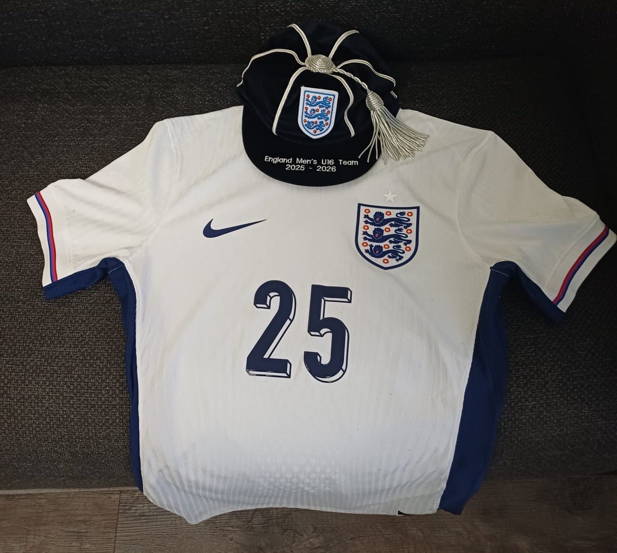 SGSPEDept's tweet photo. 📢 ⚽️ 🏴󠁧󠁢󠁥󠁮󠁧󠁿 Enormous congratulations to Year 10 pupil Izaak who recently made his international debut despite being a year young for England U16s. What an incredible achievement. 🌟 We are all really proud of you 🏆 #SGSPE #SGSRespect #SGSDifference https://t.co/fuYSh2LFUp