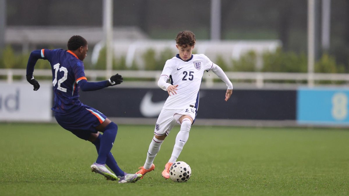 SGSPEDept's tweet photo. 📢 ⚽️ 🏴󠁧󠁢󠁥󠁮󠁧󠁿 Enormous congratulations to Year 10 pupil Izaak who recently made his international debut despite being a year young for England U16s. What an incredible achievement. 🌟 We are all really proud of you 🏆 #SGSPE #SGSRespect #SGSDifference https://t.co/fuYSh2LFUp