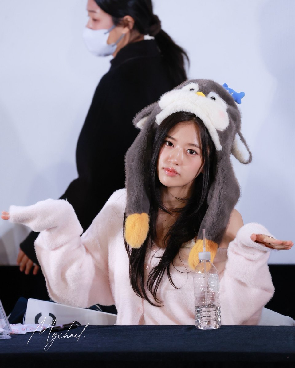 mychael7235's tweet image. 260111 IVE TPE FANSIGN

🐧🐶

#IVE #아이브
#ANYUJIN #안유진