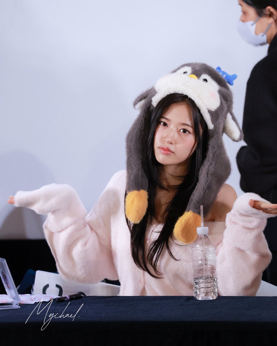 mychael7235's tweet image. 260111 IVE TPE FANSIGN

🐧🐶

#IVE #아이브
#ANYUJIN #안유진