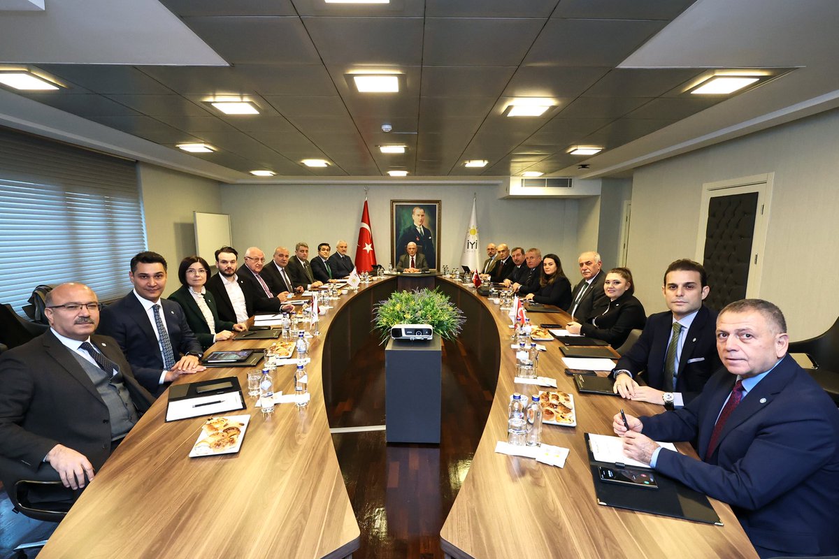 Genel Başkanımız Sayın Müsavat Dervişoğlu’nun (<a href="/MDervisogluTR/">Müsavat Dervişoğlu</a>) başkanlığında,

Başkanlık Divanı Üyelerimizle olağan toplantımızı gerçekleştirdik.

Ülkemiz ve milletimiz için durmadan, yorulmadan çalışmaya devam ediyoruz. ☀️