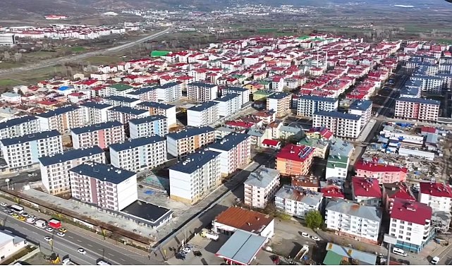 sehzadedemir's tweet image. Bingöl'ün Merkez ilçesinde yer alan Kültür Mahallesi'nde gerçekleştirilen TOKİ projesinde yaşanan sorunlar Çevre Ve Şehircilik Bakanlığımızın ilgili daire başkanlıkları olan TOKİ ve Kentsel Dönüşüm ile ve il valimiz ile masaya yatırılmış, yeni bir düzenleme ve yeni bir…