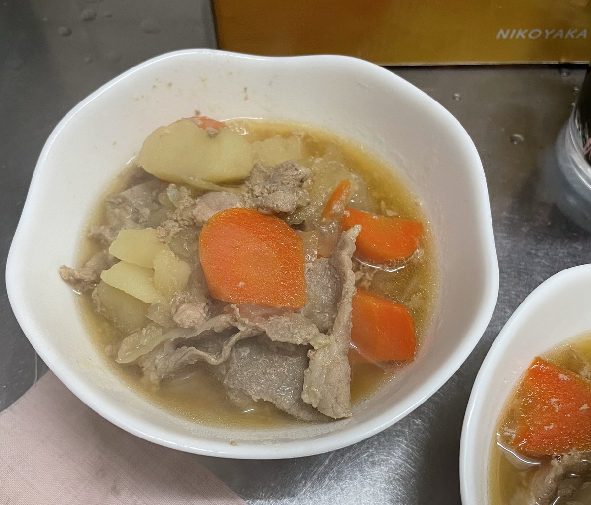 plutonight's tweet image. お馬終わった後から作ってました　
本日は肉じゃが