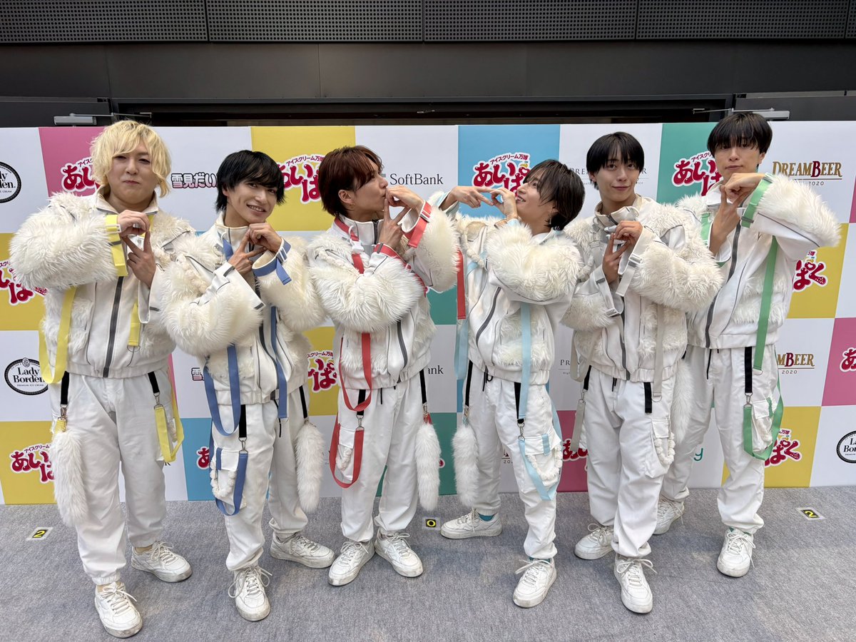 amatou_official's tweet photo. ━━━━━━━━━━━━━━━━━
 冬のあいぱく®Premium TOKYO 2026
　　　@新宿住友ビル 三角広場
━━━━━━━━━━━━━━━━━
あいぱく開催4日目🍨
ありがとうございました👏

本日も大盛況の会場でミニライブ
とても盛り上がりました🔥

アイスマン福留さんもペンライト振って
ライブを楽しんでくれてました‼️

本日の #フリーお菓子配り 
✨458個🍬

明日はトークショーでの出演😊
豪華景品も当たるジャンケン大会✌️など
ライブとは違う楽しい時間をお届けします💡

冬のあいぱく®Premium TOKYO 2026
@新宿住友ビル 三角広場
https://t.co/Bm0YGkyH2k

お待ちしております😋

#あいぱく
#甘党男子
#甘党の輪