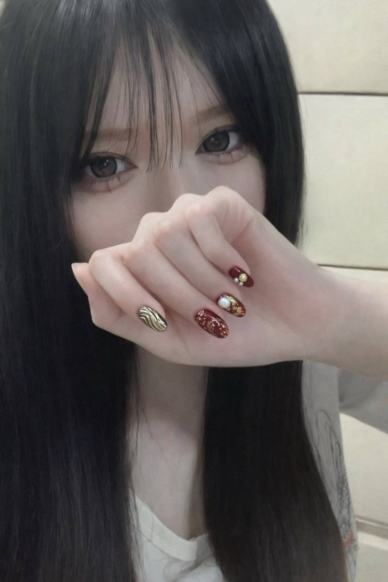 みんな成人式ってどんなネイルした？BeautyCamのAIネイル、成人式みたいに華やかなデザインもあってめちゃかわ🥹💖