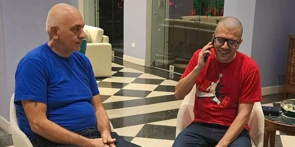 🔴Esta madrugada fueron excarcelados en Venezuela los rehenes italianos Alberto Trentini, trabajador humanitario, y Mario Burlò, empreario.

El Gobierno italiano difundió una primera imagen de ambos tras salir de prisión y es evidente su deterioro físico en cautiverio.
