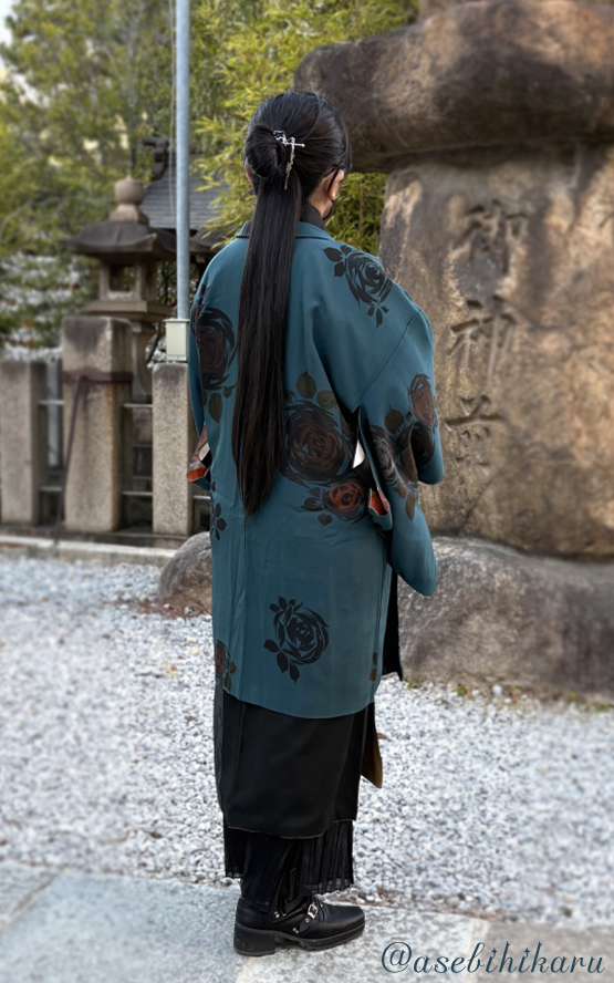 「初詣におめかしして行ってきました 今年は二社はしごしました おみくじは大吉でした」|馬酔木ヒカル🖌🪭のイラスト