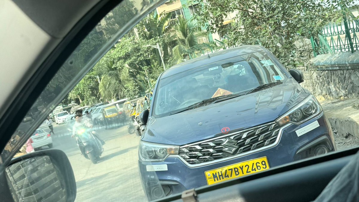 HorizonCHS's tweet photo. ⁦@MTPHereToHelp⁩ . ⁦@CPMumbaiPolice⁩ At horizon green chsl Kulupwadi Borivali East Mumbai 66 just outside the gate the view to turn out is hampered will surely cause an accident https://t.co/CVE20Qlvem