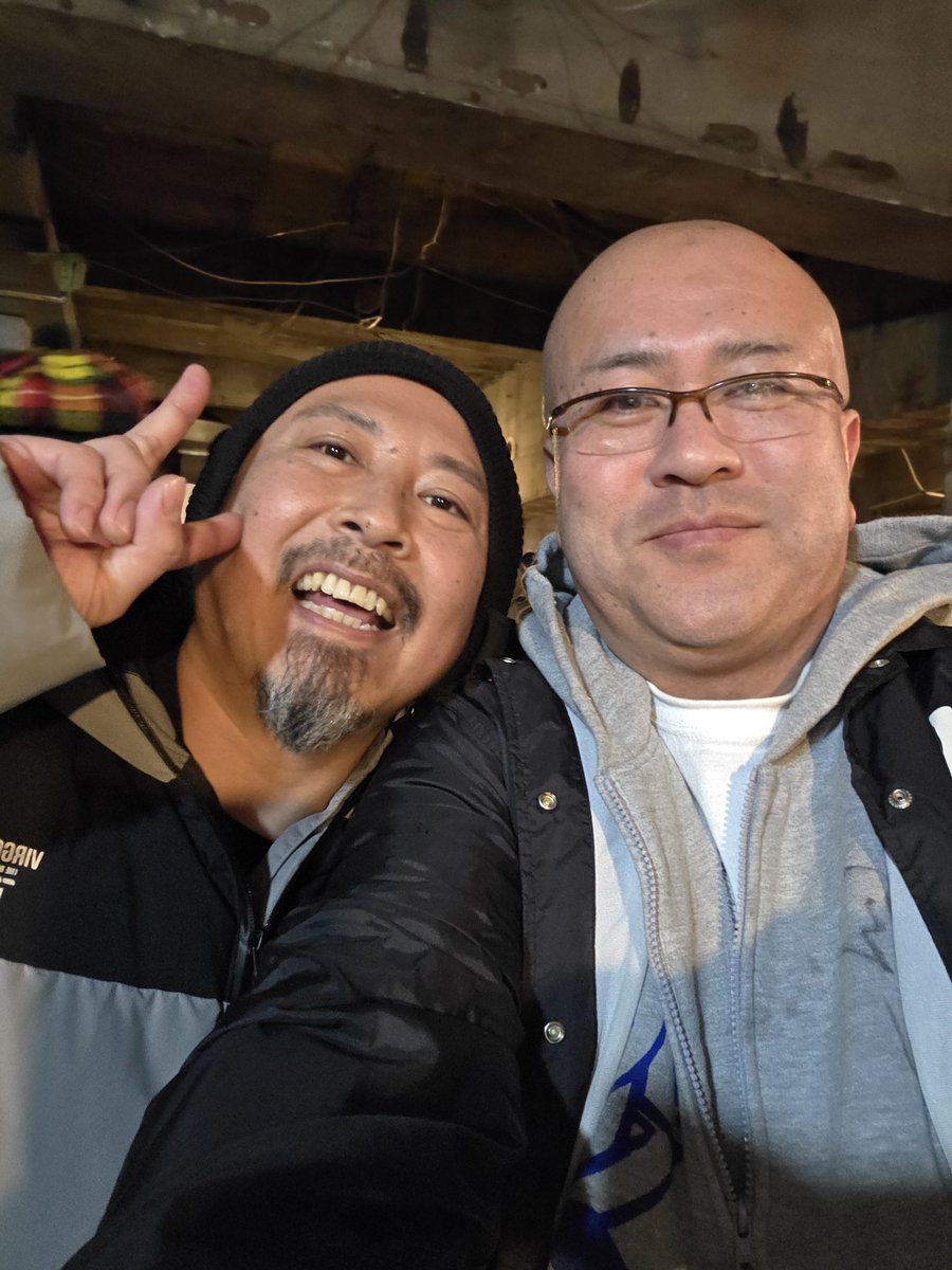HALFDONE13's tweet photo. 某所でブラフマンのRONZIさんと行きあって、快くツーショットを撮ってくださいました❣️
友達の、ツインテールがキュートな女の子は来てませんでした🤣
あいさつ程度しかできず、群馬のラーメン話ちょっとしたかったなー🍜
#BRAHMAN
#RONZI
#好き好きロンちゃん https://t.co/XoLPKoX5lE