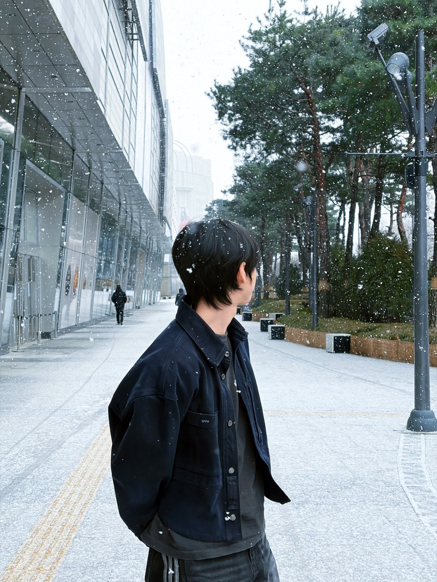 906files's tweet photo. 260112 jeongwoo weverse update    

"It’s snowing ❄️"

#AHOF #아홉 #JEONGWOO #서정우 https://t.co/eJGRkcnkwZ