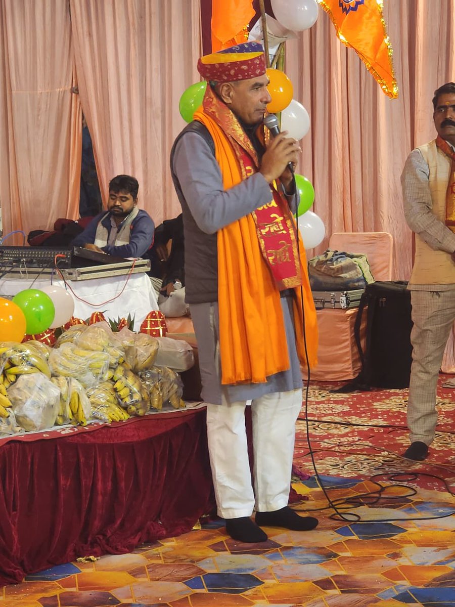 SPrakashBjpDel's tweet photo. अपनी तिमारपुर विधानसभा के मुखर्जी नगर वार्ड में आयोजित हो रही पावन श्रीमद् भागवत कथा में सम्मिलित होने का सौभाग्य प्राप्त हुआ। इस आध्यात्मिक आयोजन के माध्यम से समाज में धर्म, संस्कार और भक्ति की भावना का प्रसार हो रहा है।
भगवत कथा न केवल जीवन को सही मार्ग दिखाती है, बल्कि आपसी सद्भाव, प्रेम और नैतिक मूल्यों को भी सुदृढ़ करती है। आयोजकों एवं क्षेत्रवासियों को इस पुण्य आयोजन के लिए साधुवाद।
#BhagwatKatha #MukherjeeNagar #Timarpur #धर्म_और_संस्कार #जनकल्याण #suryaprakashkhatri

@narendramodi @NitinNabin @AmitShah @PavanRanaRSS @gupta_rekha @Virend_Sachdeva 
@ManojTiwariMP @drukchaudhry @BJP4India @BJP4Delhi