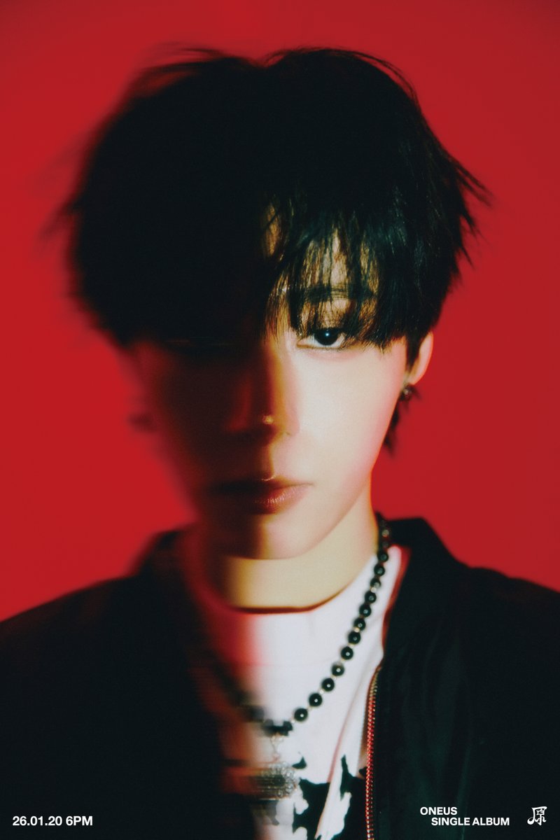 official_ONEUS's tweet image. [#원어스]

SINGLE ALBUM [原] 

🌑 SOLO CONCEPT PHOTO #4 🌑 
🕯️ HWAN WOONG 🕯️

2026.01.20 6PM (KST) RELEASE✔

#ONEUS #原 #Grenade 
#환웅 #HWANWOONG