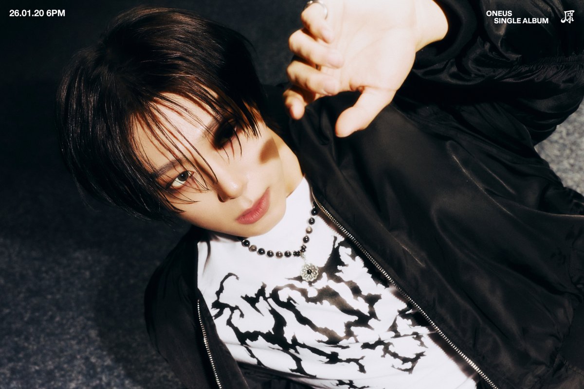 official_ONEUS's tweet image. [#원어스]

SINGLE ALBUM [原] 

🌑 SOLO CONCEPT PHOTO #4 🌑 
🕯️ HWAN WOONG 🕯️

2026.01.20 6PM (KST) RELEASE✔

#ONEUS #原 #Grenade 
#환웅 #HWANWOONG