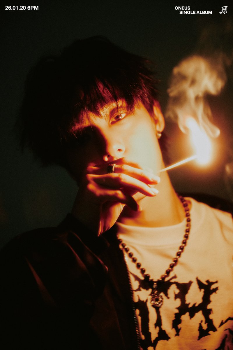 official_ONEUS's tweet image. [#원어스]

SINGLE ALBUM [原] 

🌑 SOLO CONCEPT PHOTO #4 🌑 
🕯️ HWAN WOONG 🕯️

2026.01.20 6PM (KST) RELEASE✔

#ONEUS #原 #Grenade 
#환웅 #HWANWOONG