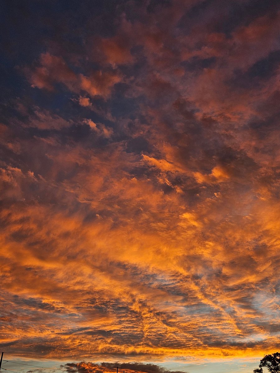 consolation na sigurong maganda ung view ng sunset sa memorial park 🥹