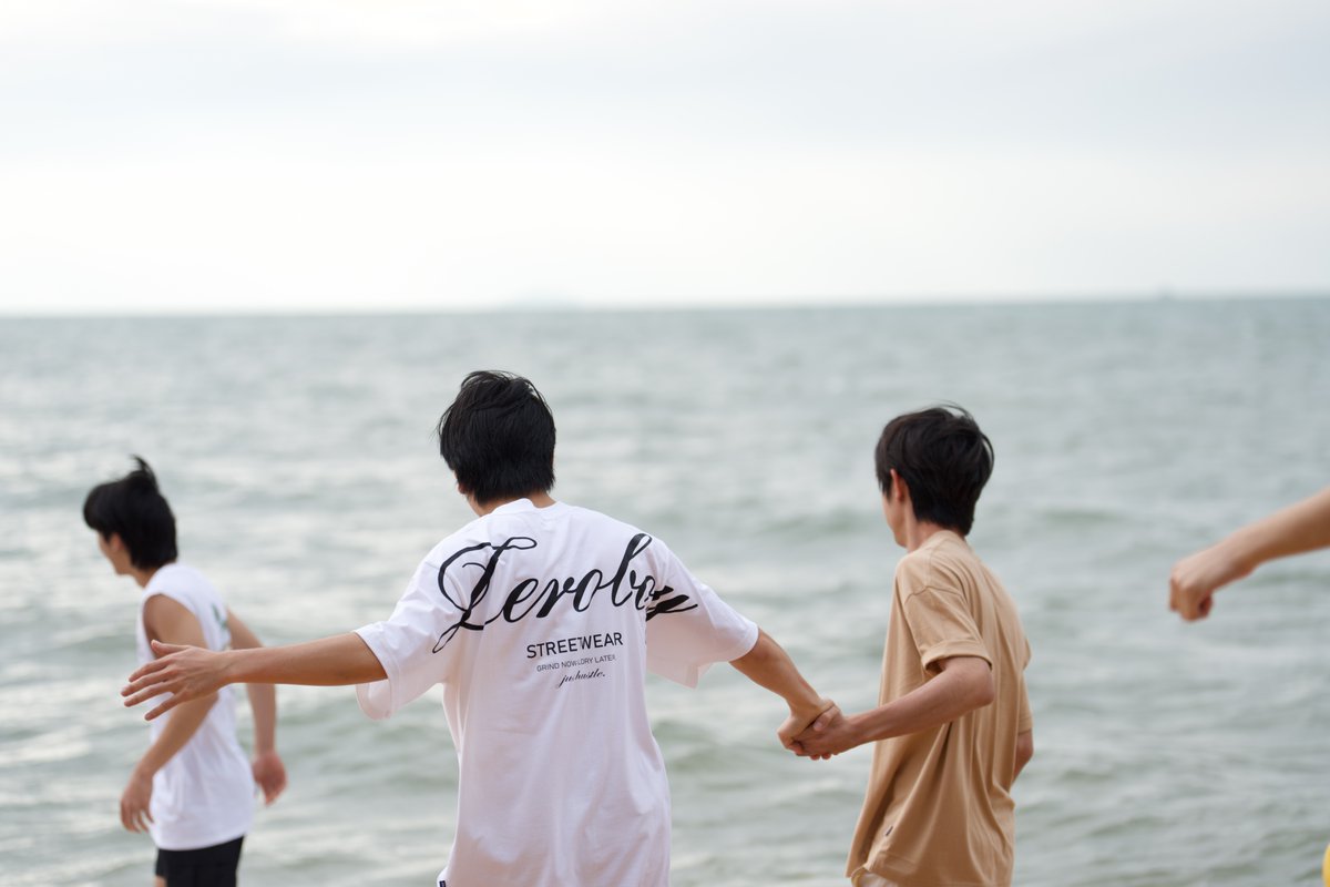 Head2HeadGMMTV's tweet image. ต่อจากนี้ไม่ว่าอะไรจะเกิดขึ้น จับมือไว้แล้วดูแลกันตลอดไปเลยนะสองเจ🤝💕

#H2HseriesFinalEP
@sea_ta_lay @keenkeno_sp