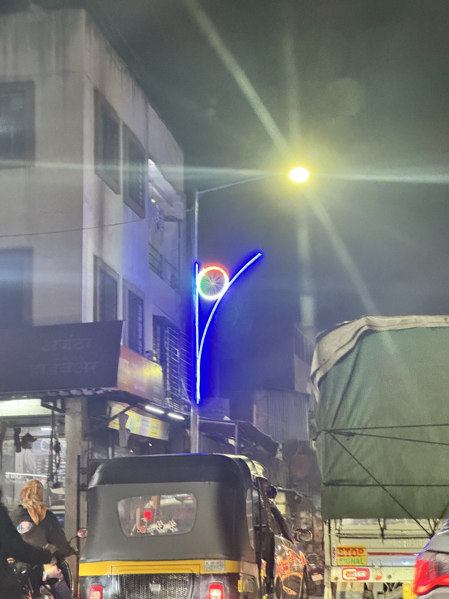 mechgogo's tweet photo. @akkiman Are these lights part of it or Republic Day installation? The blue led light of these is much irritating while driving .
Taken near Mhatre bridge. https://t.co/2HOutktJ44