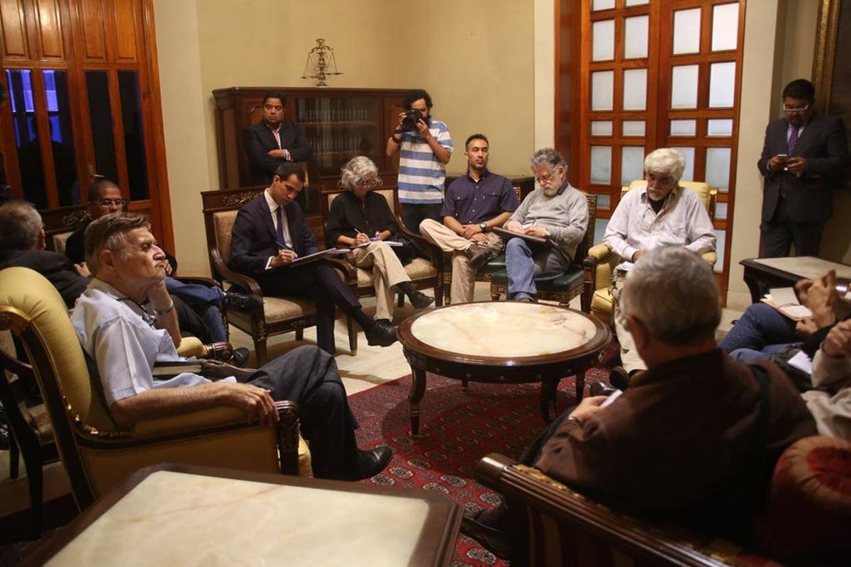 adais_casares's tweet image. Algunos tienen poca memoria pero, por fortuna, somos muchos los que jamás olvidaremos todo el daño que nos han hecho. 

Hoy les quiero recordar 'El Frente Amplio', conformado por la MUD y los chavistas que fueron leales a Chávez. Entre ellos Luisa Ortega Díaz, y el torturador del…