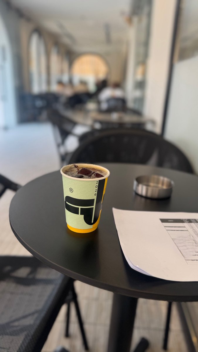 oln1i's tweet image. مساء الخير ، أمّا بعد 
– يقول ظافر بن فرحان:
لذة العمر ف الطاعه "وشرب القهاوي" 
ولا على باقي الدنيا الدنيّه حسوفه .