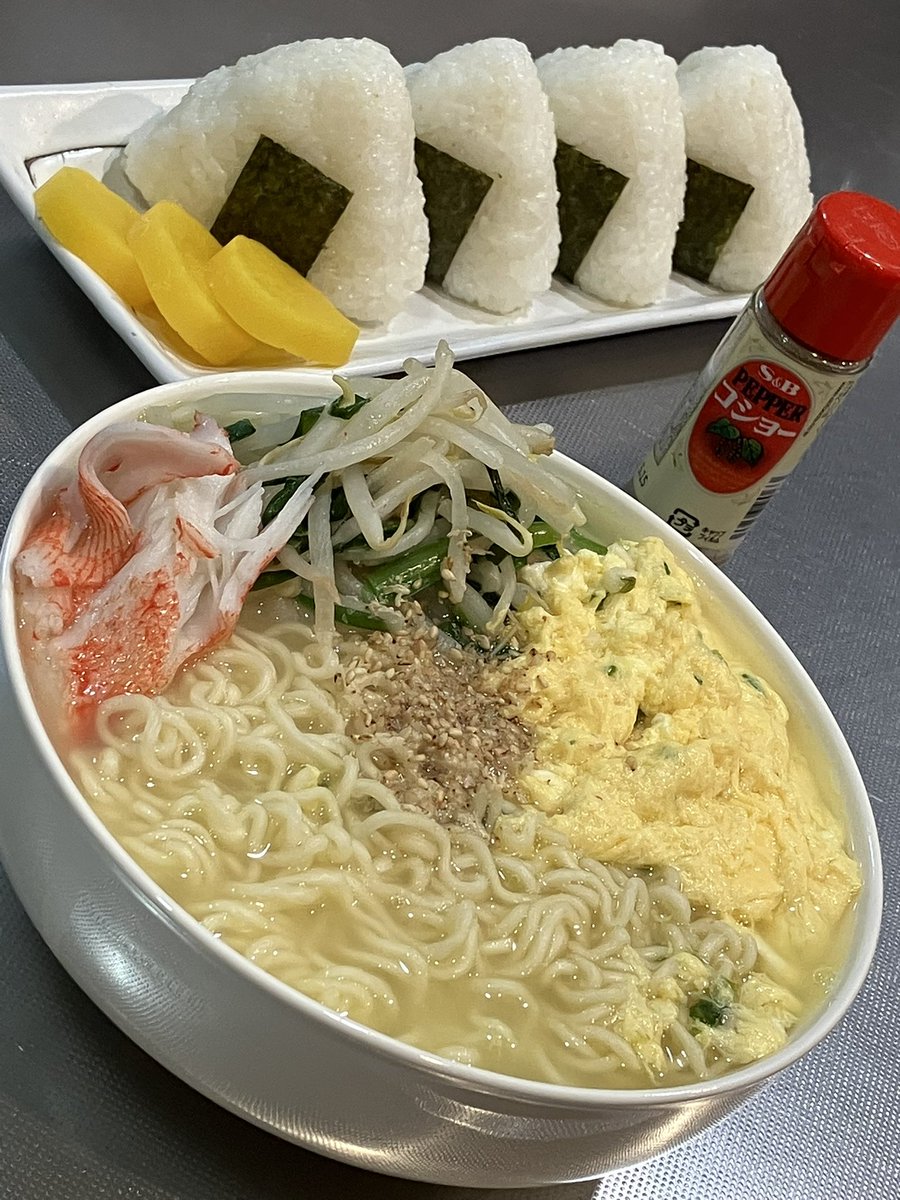 メタボな黃トラさんとダックスのカップル、揚げものが好き！ メタボな黃トラさんとダックスのカップル、揚げものが好き！