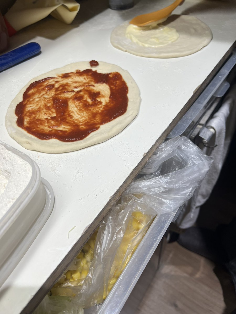 kamata_fooqoo's tweet photo. 本日生地切れの為、ピザの販売は終了致しました🍕また次回土日宜しくお願い致します✨

#東京　#大田区　#蒲田　#銭湯　#公衆浴場　#福の湯　#蒲田福の湯　#ピザ　#自家製ピザ　#オーガニック https://t.co/DVinXpKoKk