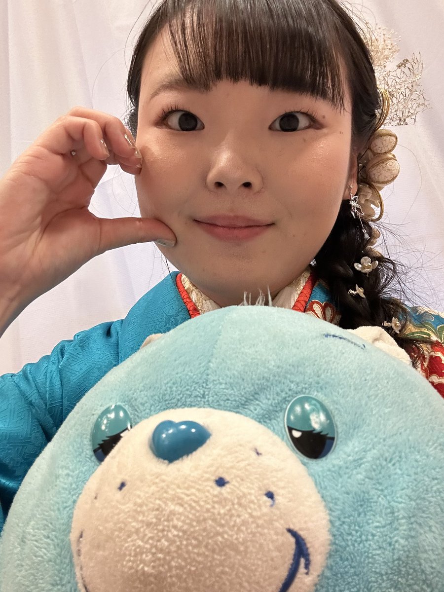 ASUKA7040's tweet photo. 成人式行ってきました〜

大好きなぬいちゃんと一緒にパシャリ📸 https://t.co/xJMCkDwGus