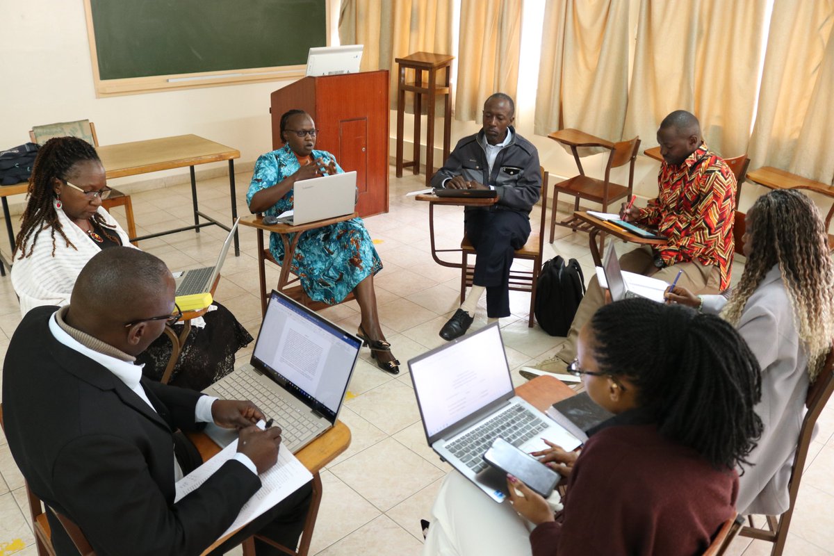InstituteForSo6's tweet photo. 📚 Participants are now in Thematic Working Groups: 🌱 Eco Social Justice 🌍 Sustainability ✌️ Peace & War 🤝 Inclusion ⚖️ Human Rights & Law
Led by Anna Romanovych & Susan Mwangi — publishing for change ✨
Partnering with @TangazaUni , @unipd, and @HRCPadova 🌍
#KnowledgeInAction #PublishingForChange #SocialTransformation