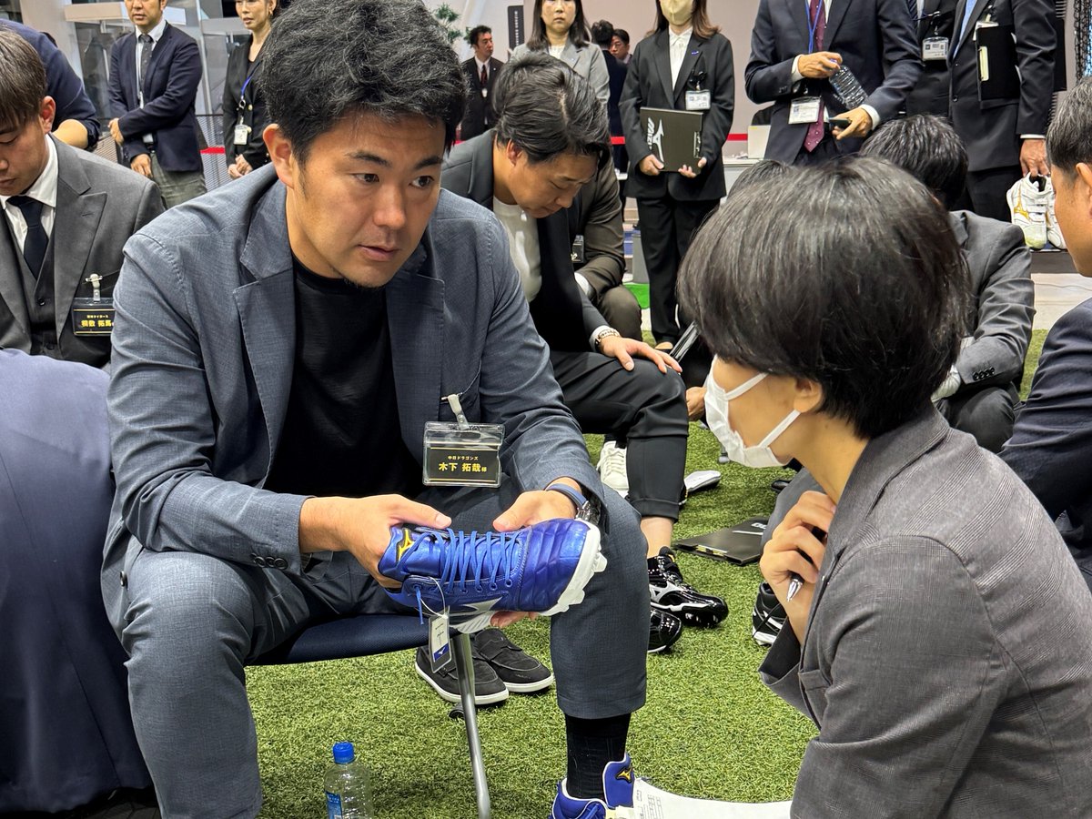 ミズノ MIZUNO 2023WBC優勝記念特別ベース型ペナント　新品未開封品 硬式用【ミズノ直営限定】ワールドウィン復刻版(赤カップマーク