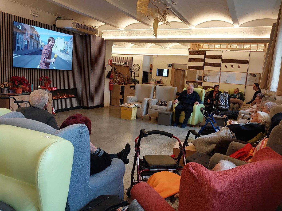 latardorOlot's tweet photo. 🎥 Mirar @elforasterTV3 és molt més que televisió: és conèixer pobles de Catalunya, compartir vivències i crear espais de conversa que connecten persones. 💬❤️
#Olot #Garrotxa #gentgranactiva #noumodel #forastertv3 https://t.co/wYSCDRy2sJ