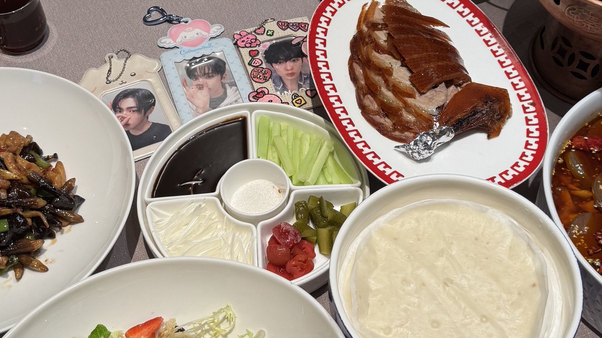 _07rox_'s tweet image. 오랜만에친구들만나서기뻐용♡