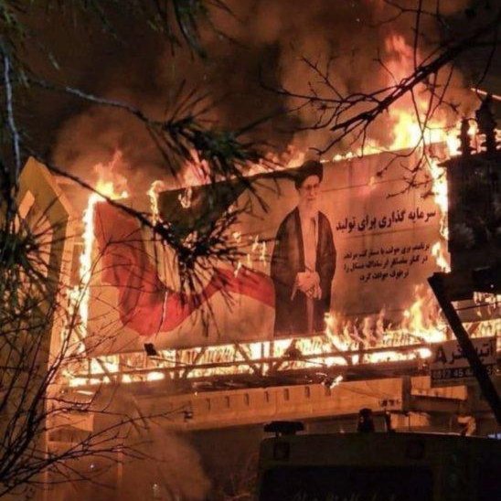 visegrad24's tweet image. BREAKING:

Islamic authorities in Iran have announced the imminent executions of participants in anti-regime protests.

Officials said that following expedited court proceedings, the first group of convicted "ringleaders of unrest" will be executed on Wednesday morning.

Among…