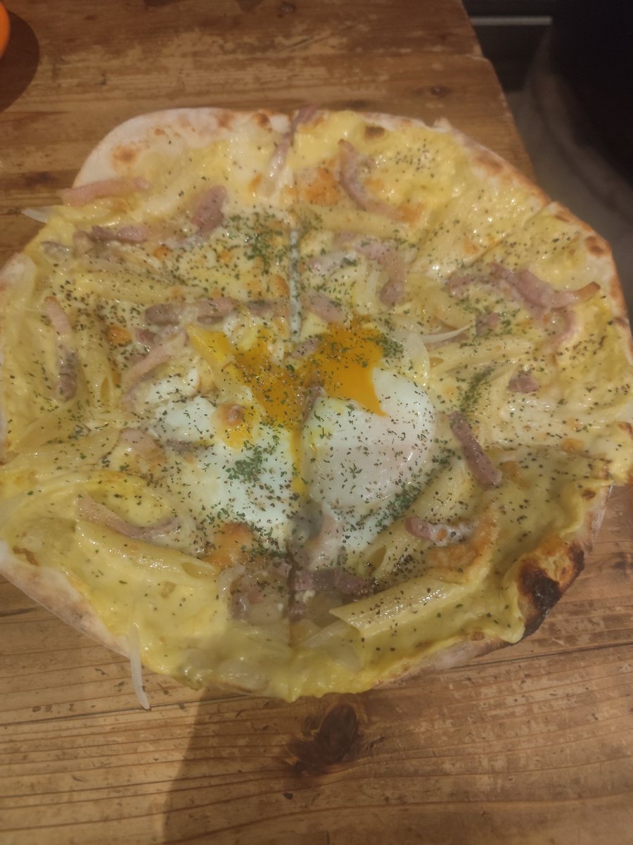 本日もお疲れさま
500円ピザの店で乾杯