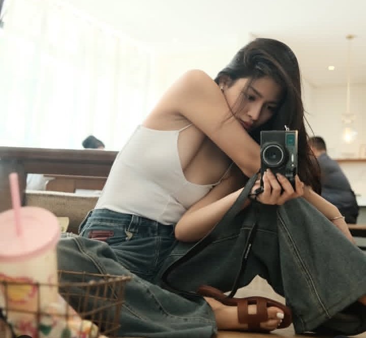 salvanyyy's tweet image. DAMN MOMMY