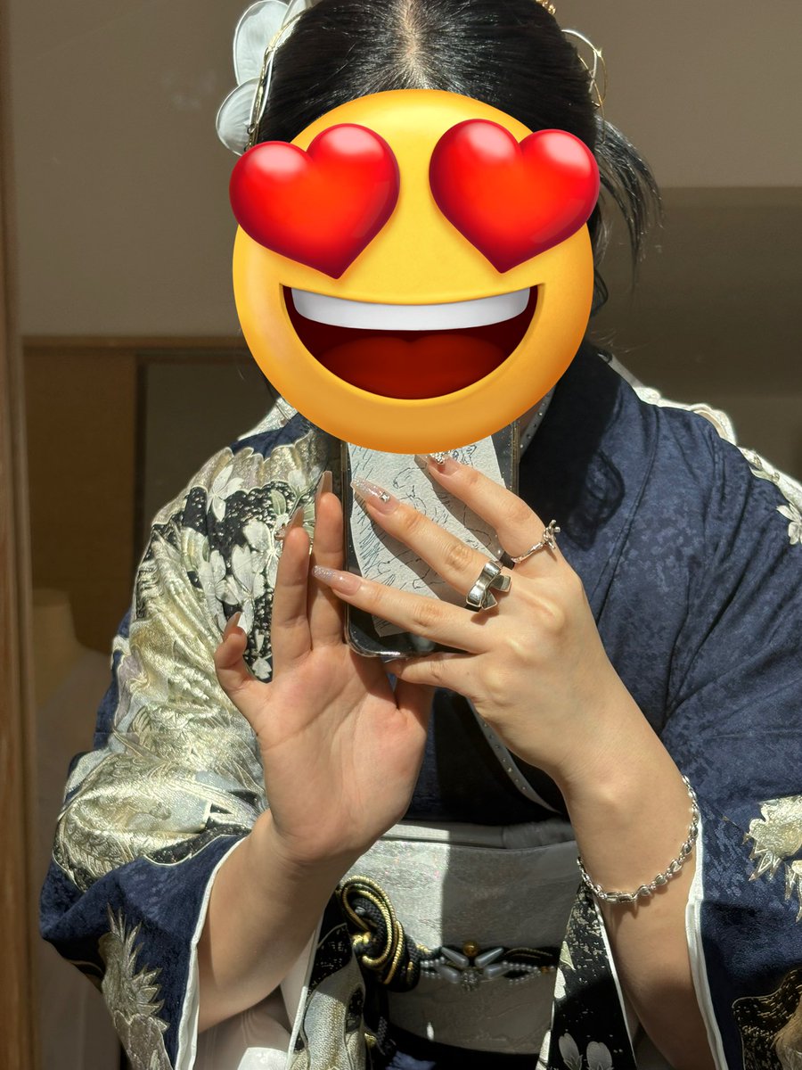untilmorimori's tweet photo. 成人式でした〜！

大好きな先輩(@etoilver_jewel)の作った指輪を付けていくのがずっと夢だったから叶えられてよかった💫
ブレスレットも先輩から誕生日で頂いたTiffany🎶
感謝 https://t.co/YjMvsILm1l