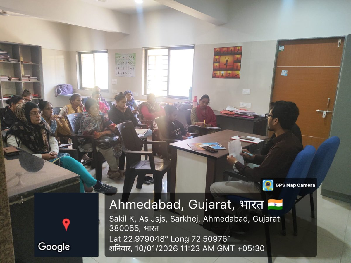AMC હેલ્થ ડિપાર્ટમેન્ટ દ્વારા સરખેજ–૨ UPHC ખાતે ટાઇફોઇડ સંક્રમિત ઝોનમાં OPD સત્ર અને ASHA–ANM રિવ્યૂ મીટિંગ યોજાઈ. તાવના દર્દીઓની સ્ક્રીનિંગ, સારવાર, આરોગ્ય શિક્ષણ તથા જાહેર આરોગ્ય કાર્યક્રમોની સમીક્ષા કરવામાં આવી. #AMCHealth #PublicHealth