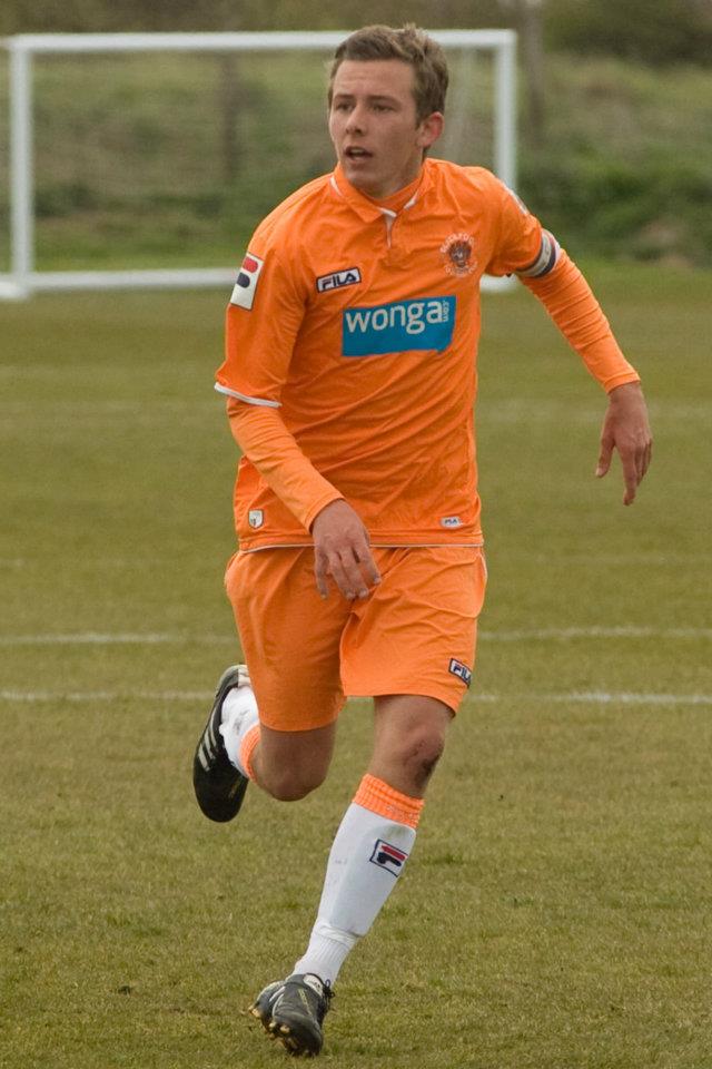 BFC_ExPlayers's tweet image. Happy 32nd Birthday today to former Pool reserve team midfielder, local lad .... Curtis Thompson 

Hope you have a great day Curtis !
👍😀🎂🍻⚽️🍊⛳️🏌️‍♂️

#SonOfSteve
#LovesHisGolf