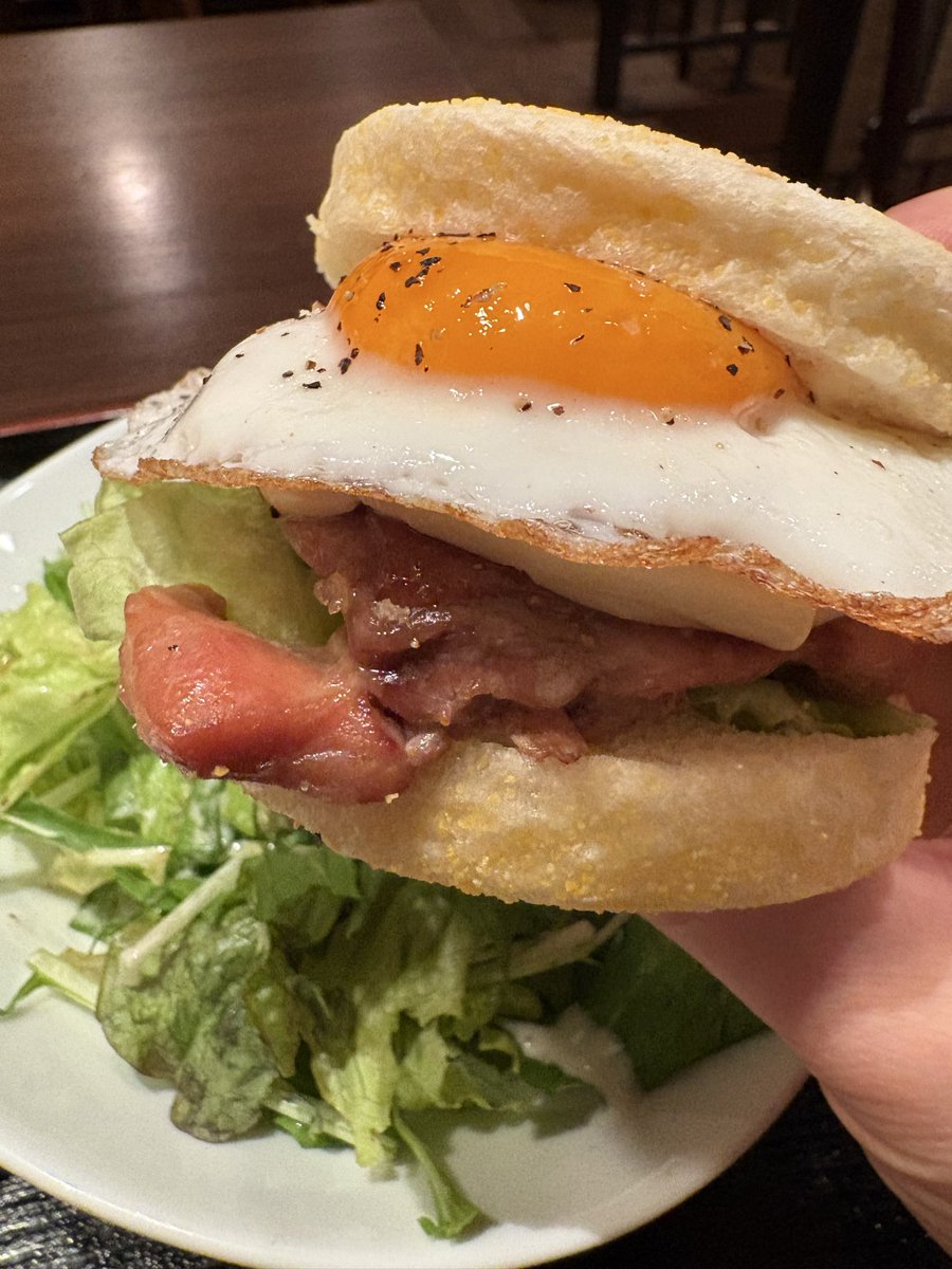 QOFW's tweet image. 黄身が むりんっ てしてるのいいよね🍳