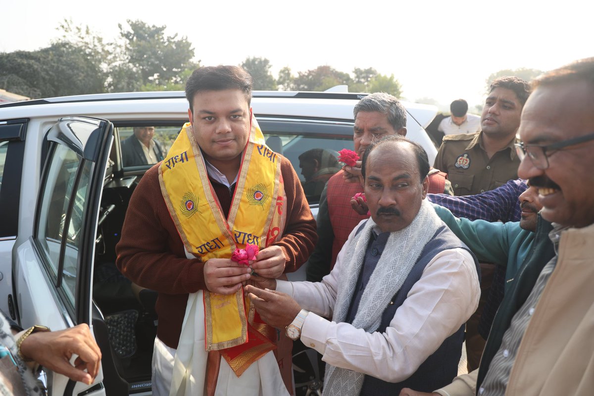 thisissanjubjp's tweet photo. छिबरामऊ, कन्नौज में आत्मीय स्वागत, स्नेह और सम्मान के लिए माननीय जनप्रतिनिधि गण एवं समर्पित कार्यकर्ता साथियों का हृदय से आभार!

आपका अपनापन, विश्वास और उत्साह सदैव नई ऊर्जा देता है और जनसेवा के संकल्प को और दृढ़ करता है। https://t.co/47eHGMzKUp