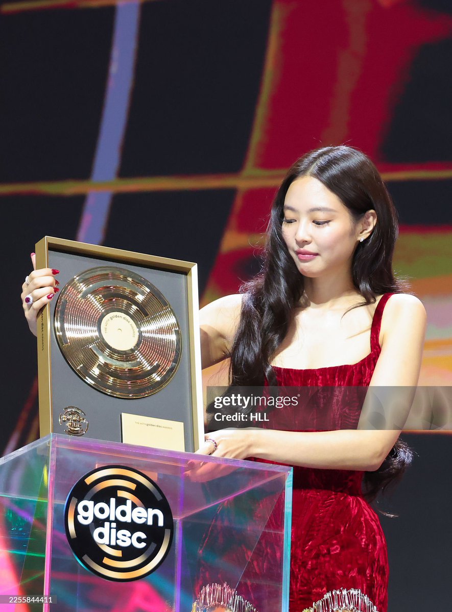 JennieDCGallery's tweet photo. 260112 #JENNIE at the GDA — getty images https://t.co/WJFv53ILvQ