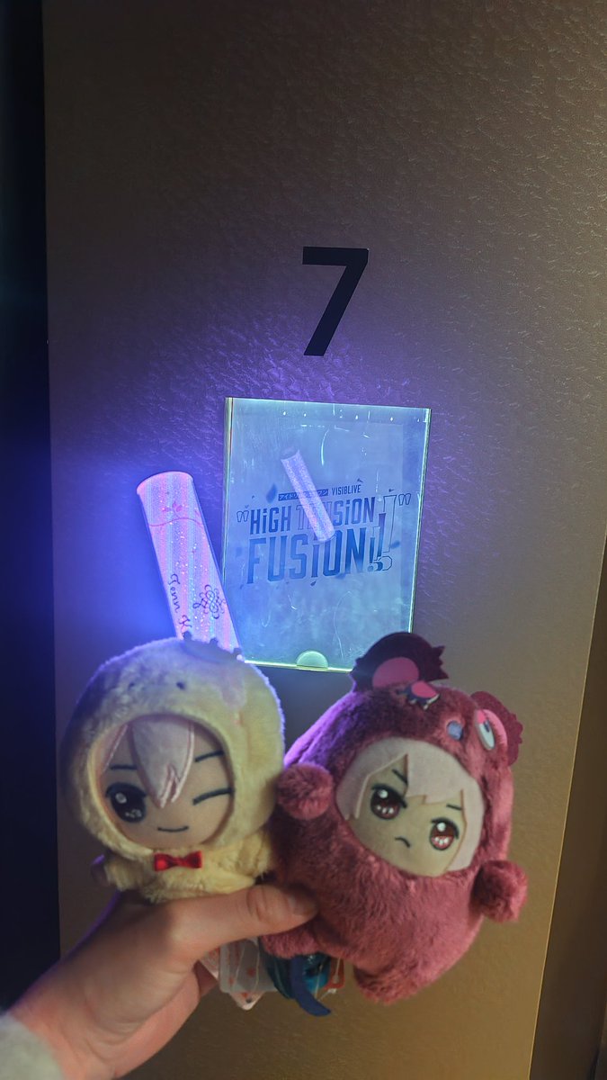 susususunn's tweet photo. #アイナナ10周年イベント 『アイドリッシュセブン VISIBLIVE 
"HiGH TENSiON FUSiON!!!!"』〈夜公演〉ライブビューイング
すごかった！てか大阪でやってくれんのめっちゃ嬉しい！！！チケット取れますように…🙏 https://t.co/N7j5ZSFPQe